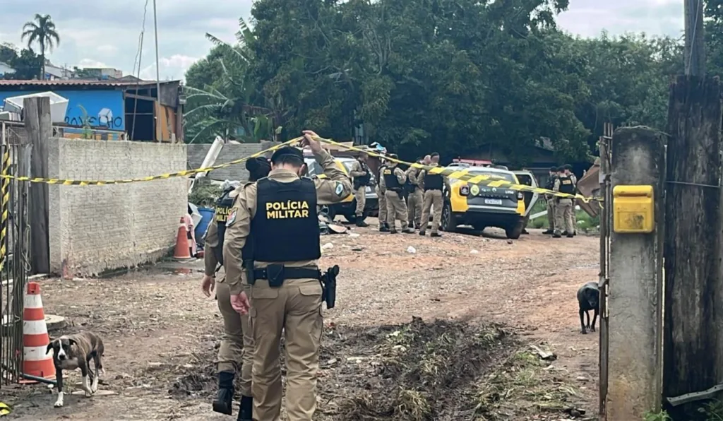 policiais em operação contra o tráfico no Pinheirinho