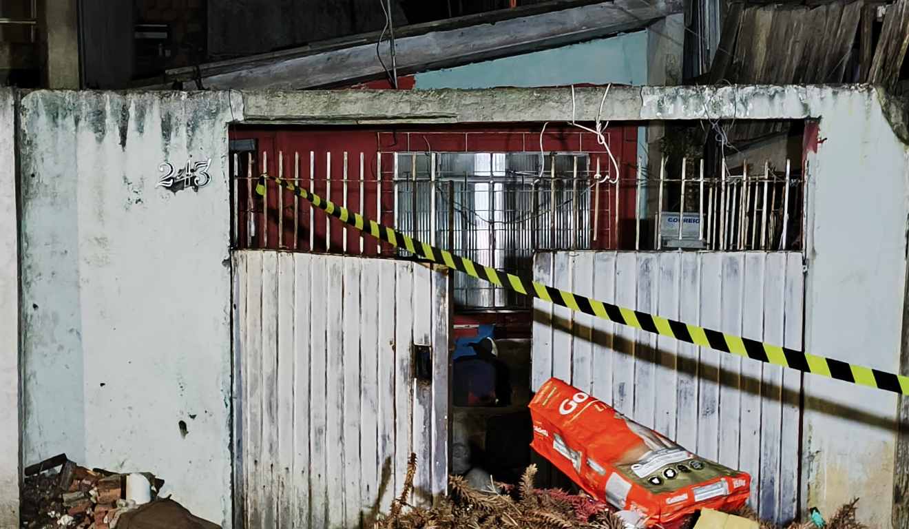 Fachada da casa onde mulher foi esfaqueada pelo marido.