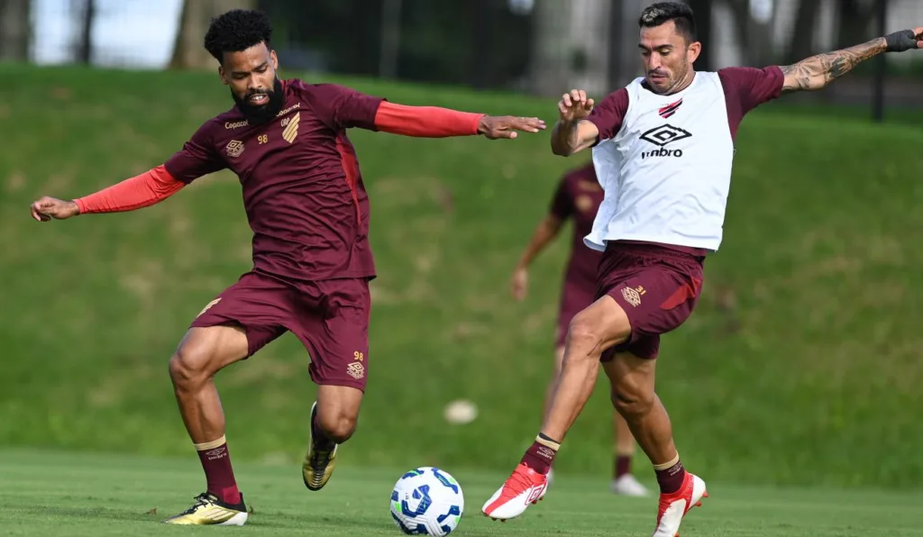 Athletico treina em Curitiba