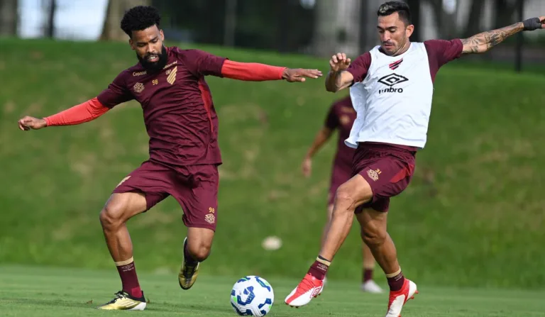 Athletico treina em Curitiba