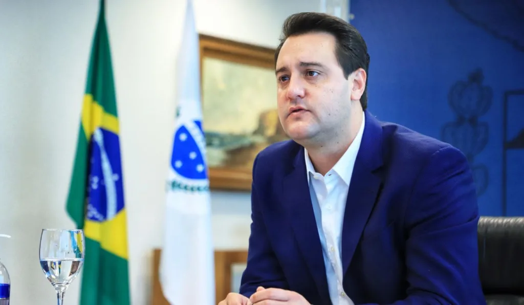 Ratinho Junior em reunião