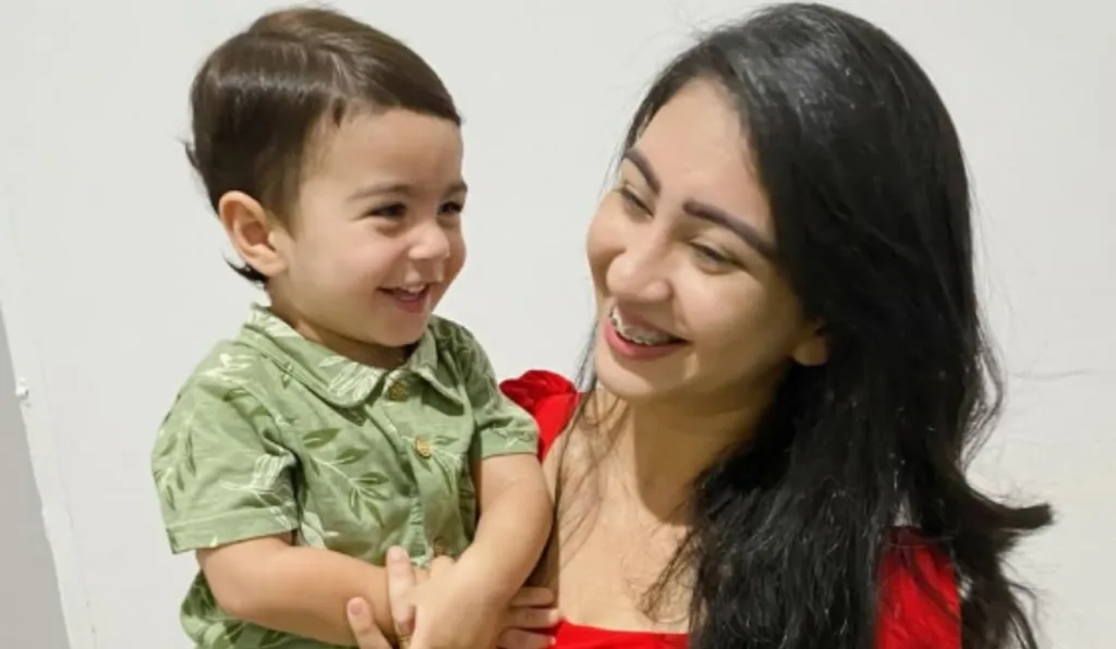 mãe de bebê que foi esquecido no carro