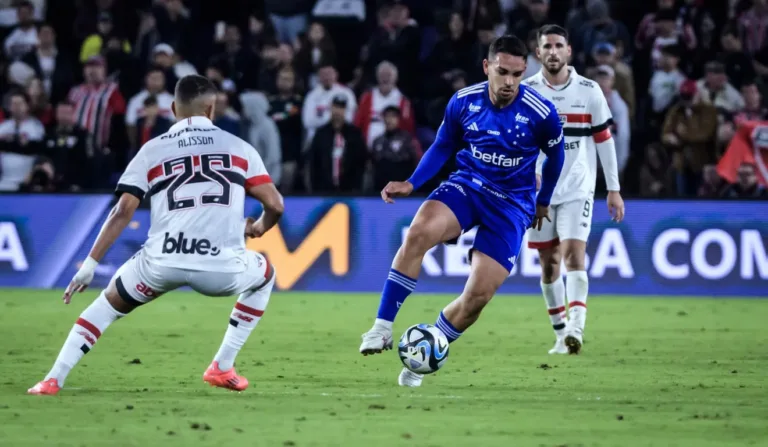 Fabrizio Peralta atua no Cruzeiro desde 2024