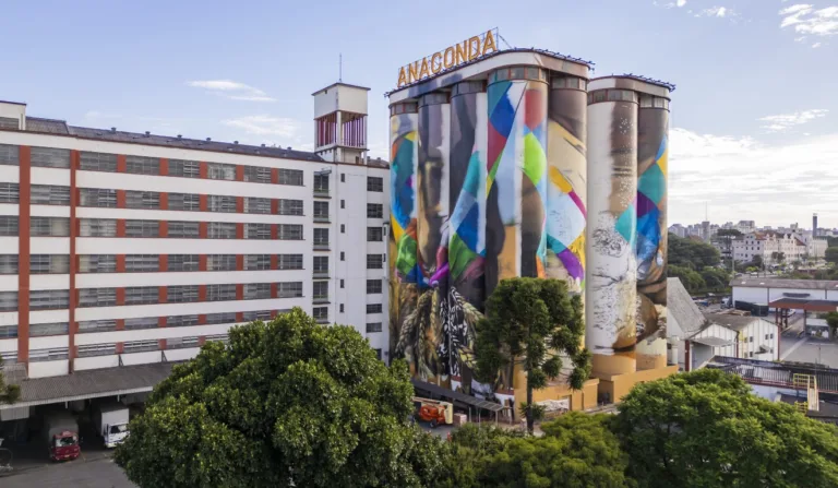 'Ciclos', por Eduardo Kobra em Curitiba