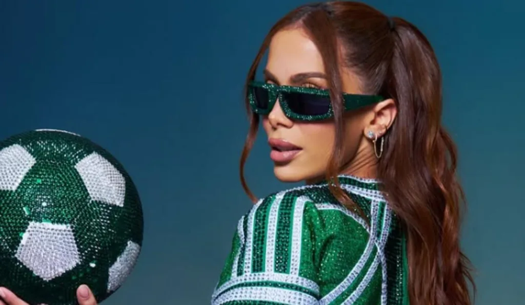 anitta divulgando ensaios da anitta