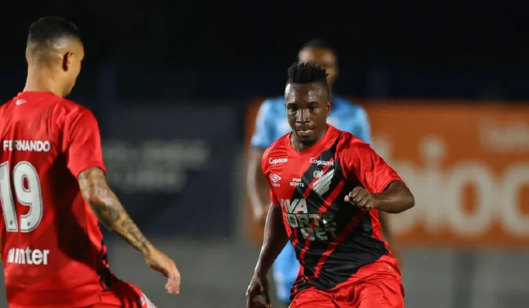 Lance de Azuriz x Athletico, pelas quartas de final do Paranaense