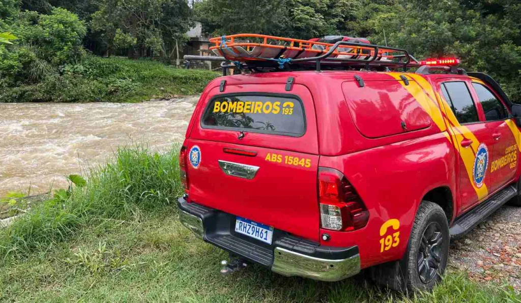 Ocorrência aconteceu no rio Barigui, na região da Cidade Industrial de Curitiba