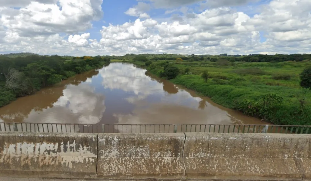 bombeiros procuram idosa desaparecida no Rio Iguaçu