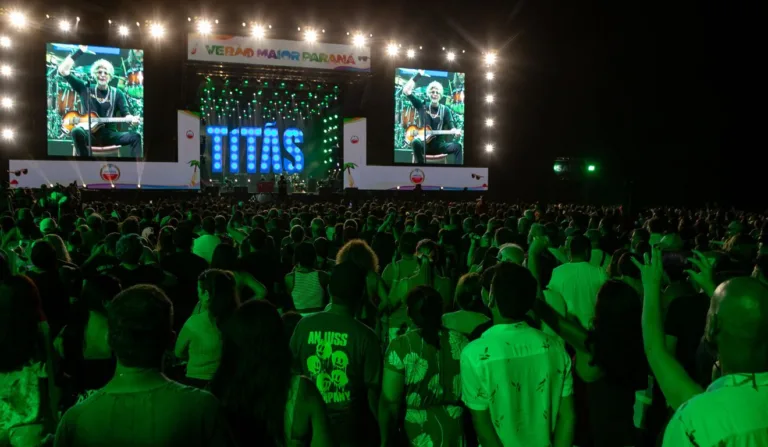 Verão Paraná foi encerrado em Matinhos com show dos Titãs