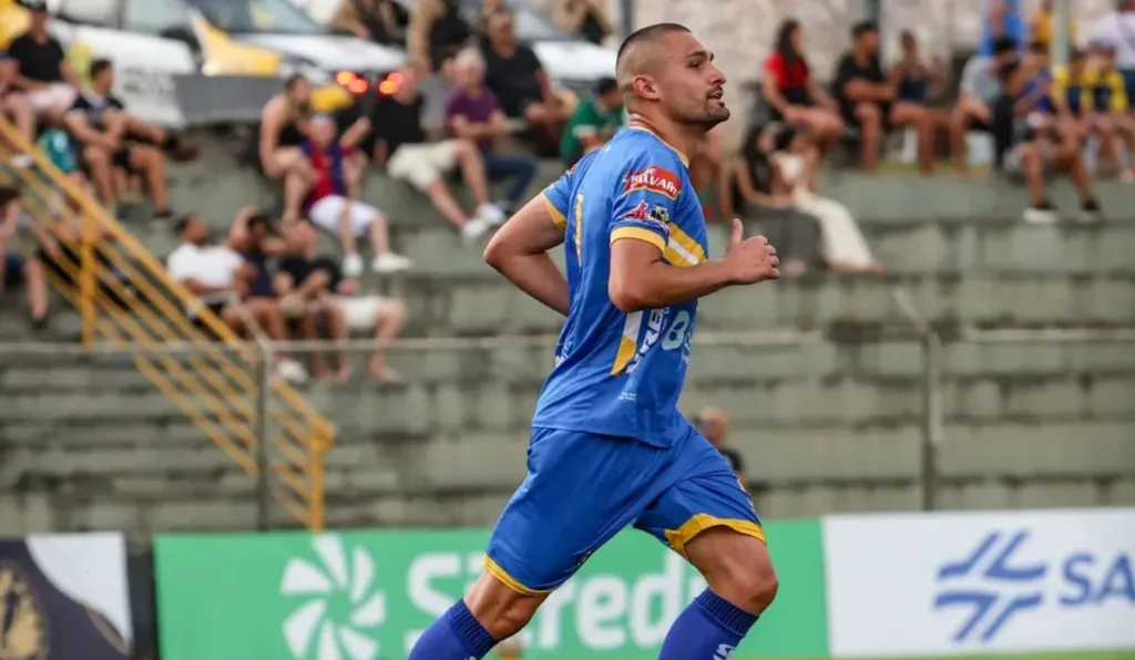 Miguel, artilheiro do São Joseense