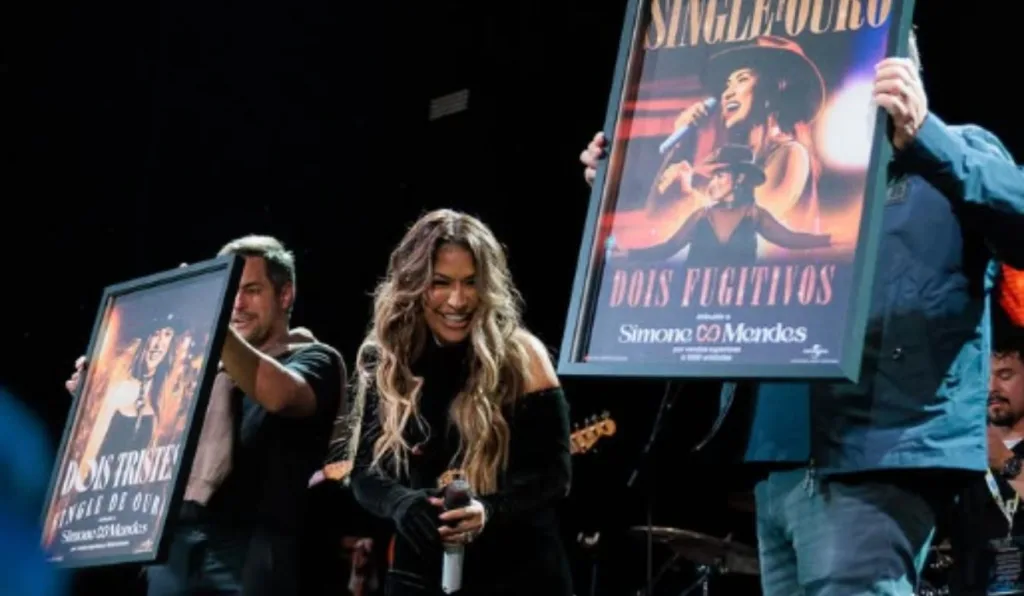 simone mendes em show na europa