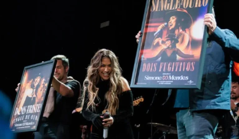 simone mendes em show na europa