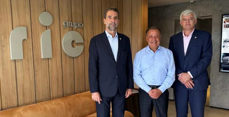 Enio Verri esteve na sede do Grupo Ric nesta segunda-feira (3) (Foto: Isadora Mendes / Grupo Ric)