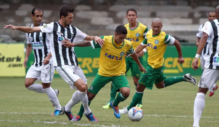 Lance de Coritiba x Maringá, pela semifinal de 2014
