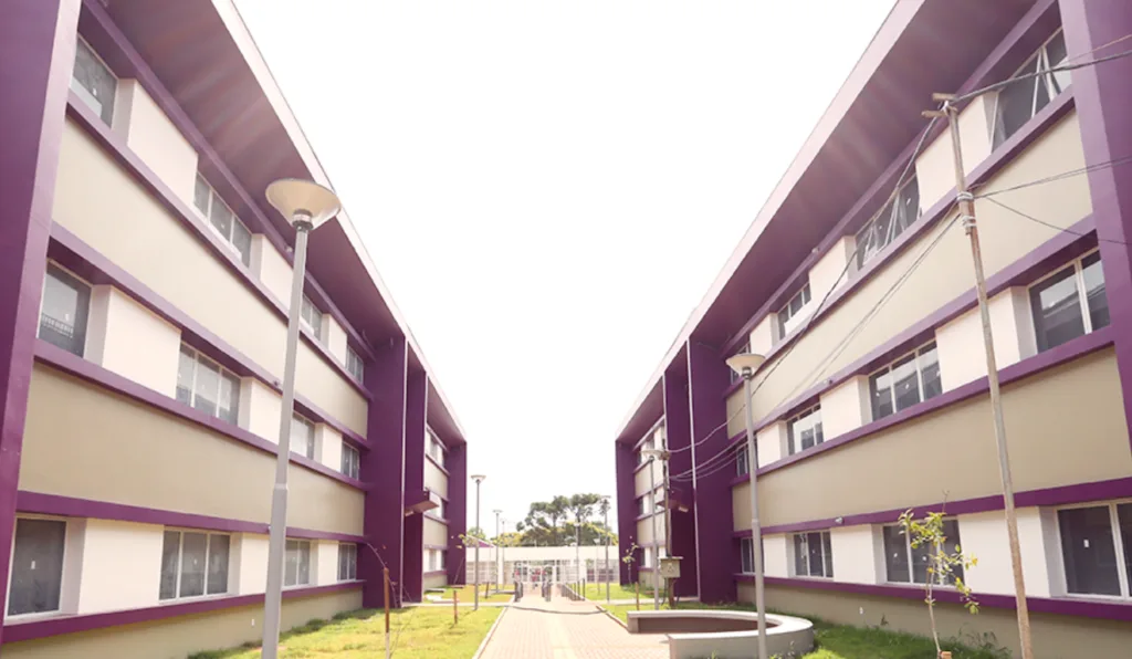 pátido da Unila visto de baixo