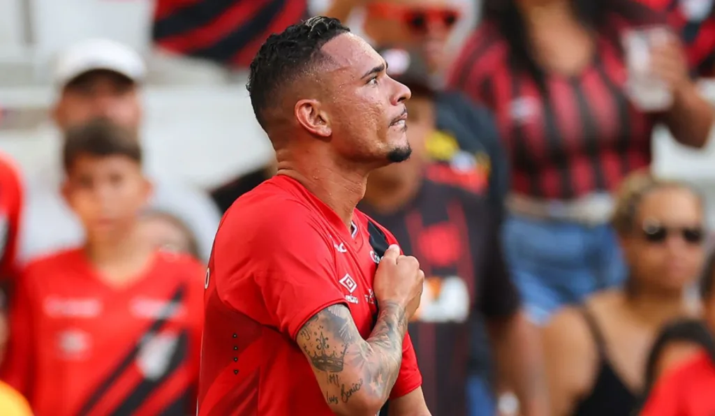 Luiz Fernando, atacante do Athletico.