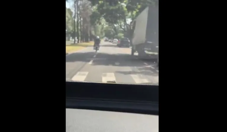 Motociclista foge da PRF em Maringá