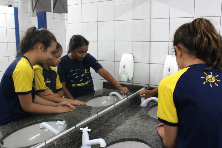 Paraná desperdiça água suficiente para encher 305 piscinas olímpicas por dia