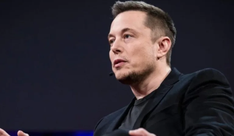 Elon Musk falando em palestra cita aniquilação humana pela inteligência artificial