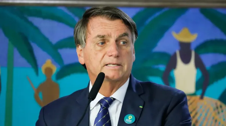Decisão do STF pode tornar Bolsonaro e sete aliados réus de ação penal