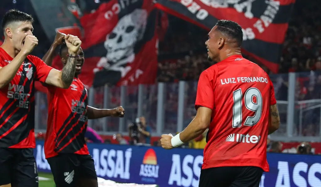 Jogadores do Athetico comemoram na Ligga Arena