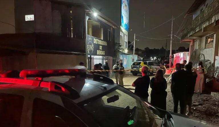 Uma mulher foi morta dentro dessa distribuidora de bebidas