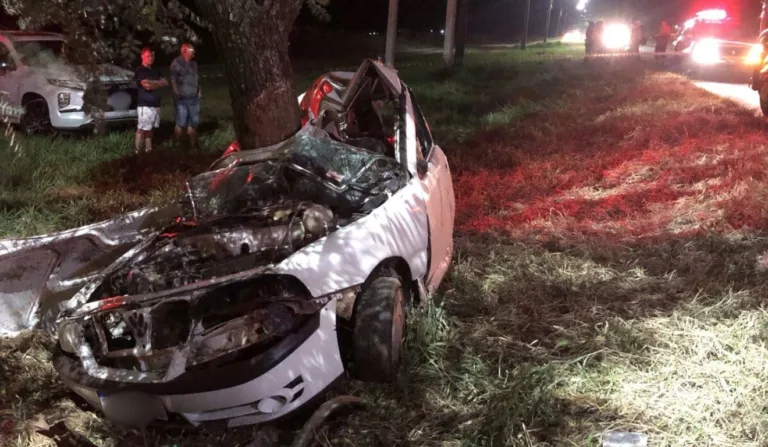 Vídeo mostra momento em que carro roda na pista durante suposto racha e mata jovem