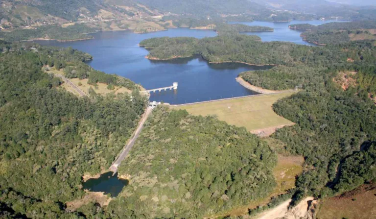 Pai e filho estavam na Represa Capivari quando aconteceu o afogamento