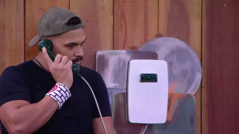 Vinicius atendeu o Big Fone do BBB 25 (Imagem: Reprodução)