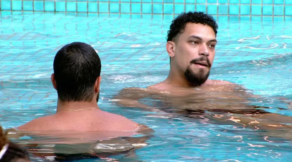 Vinícius conversa com Maike no BBB 25 (Imagem: Reprodução)