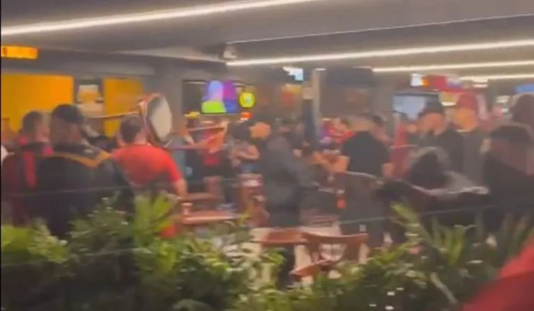 Cadeira é arremessada em briga em bar do estádio do Athletico