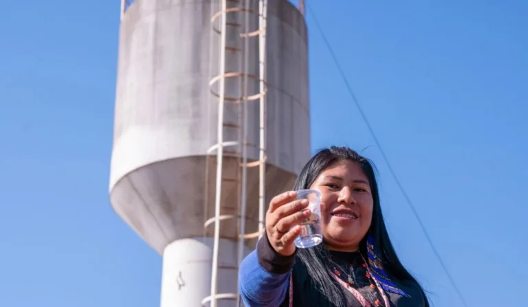 indigena no programa de abastecimento de água da itaipu