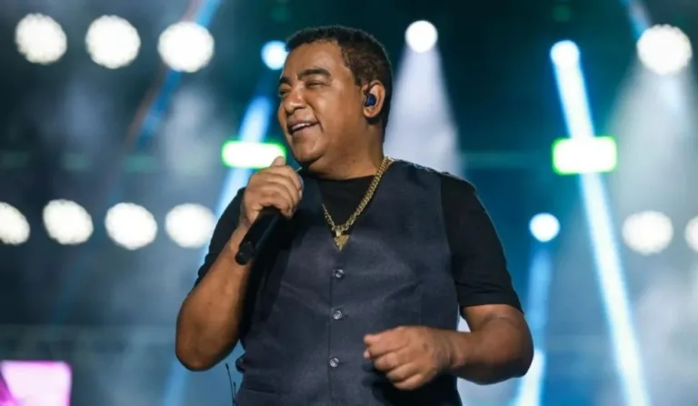 Vocalista do Raça Negra .