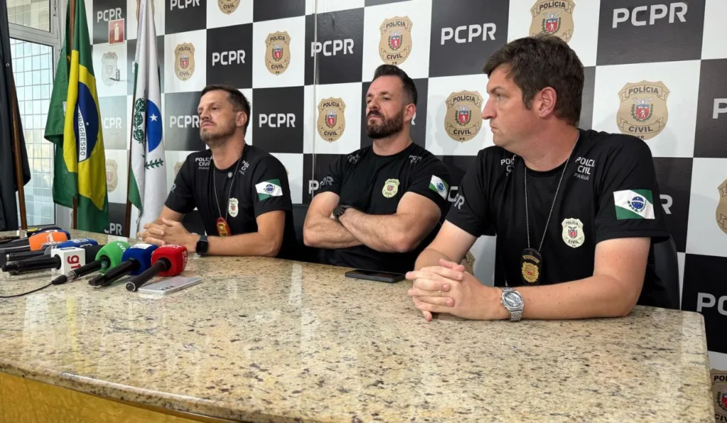 Delegados da PCPR durante coletiva sobre o caso da morte de jornalistas em Curitiba
