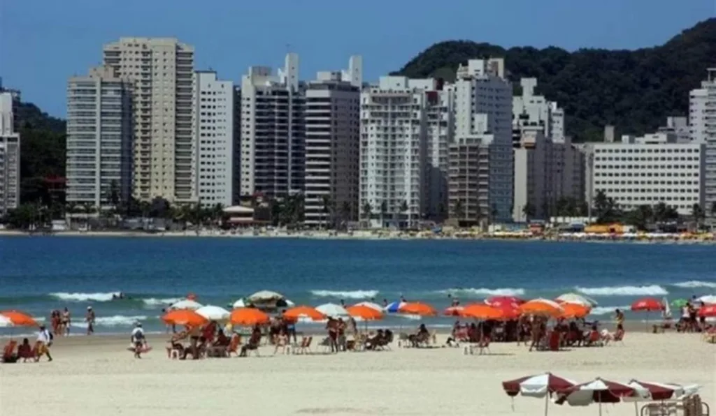 praia do guarujá onde menino desapareceu no mar