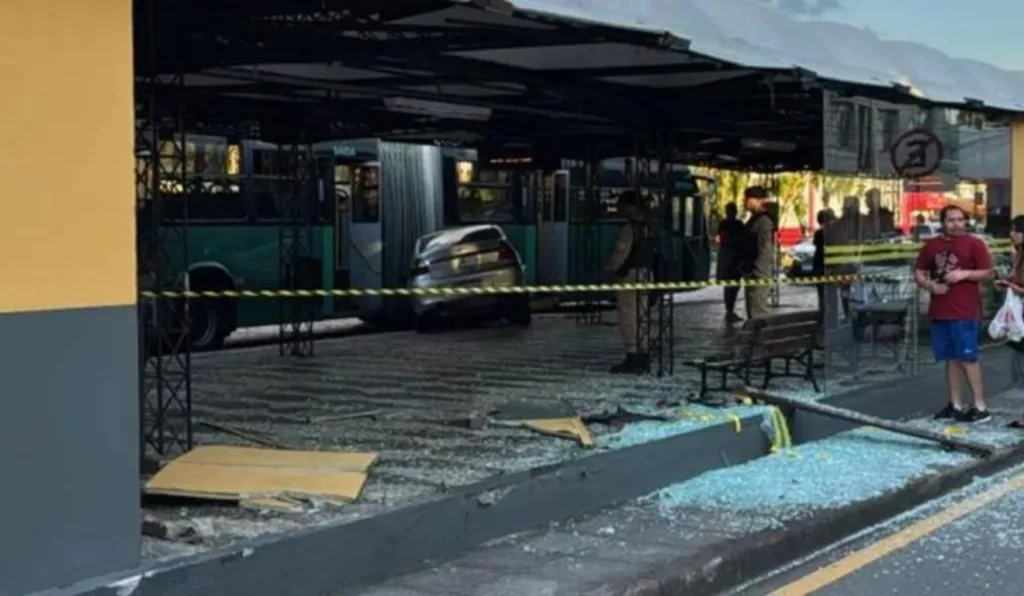 carro que invadiu terminal do hauer