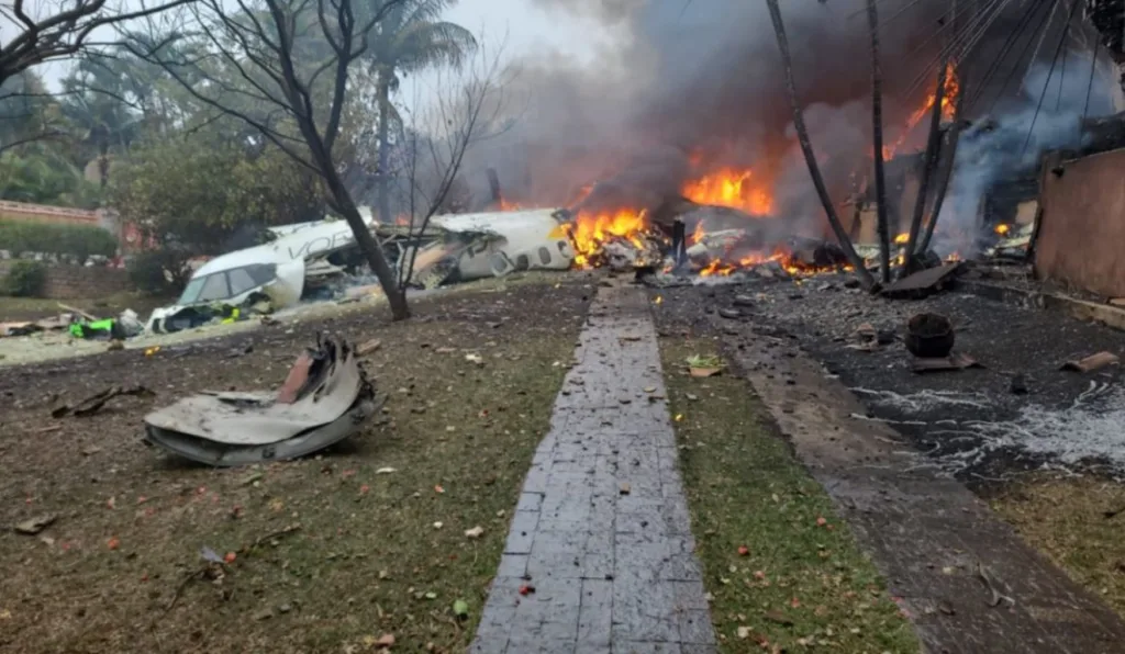 destroços do avião da Voepass que caiu em VInhedo