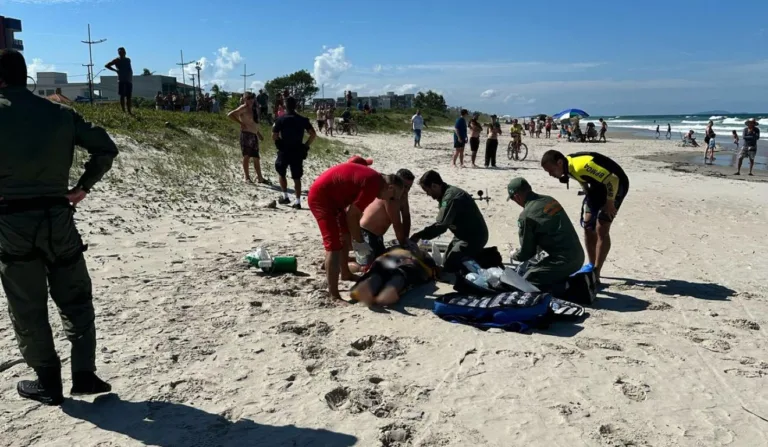 jovem é resgatado após se afogar em Matinhos, mas morre horas depois no hospital