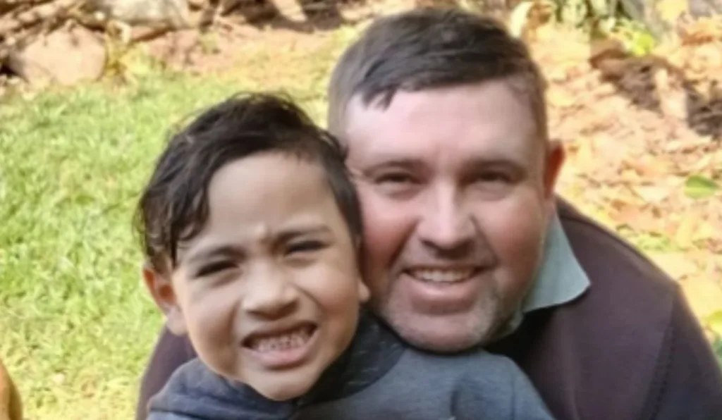 pai junto com filho que jogou da ponte