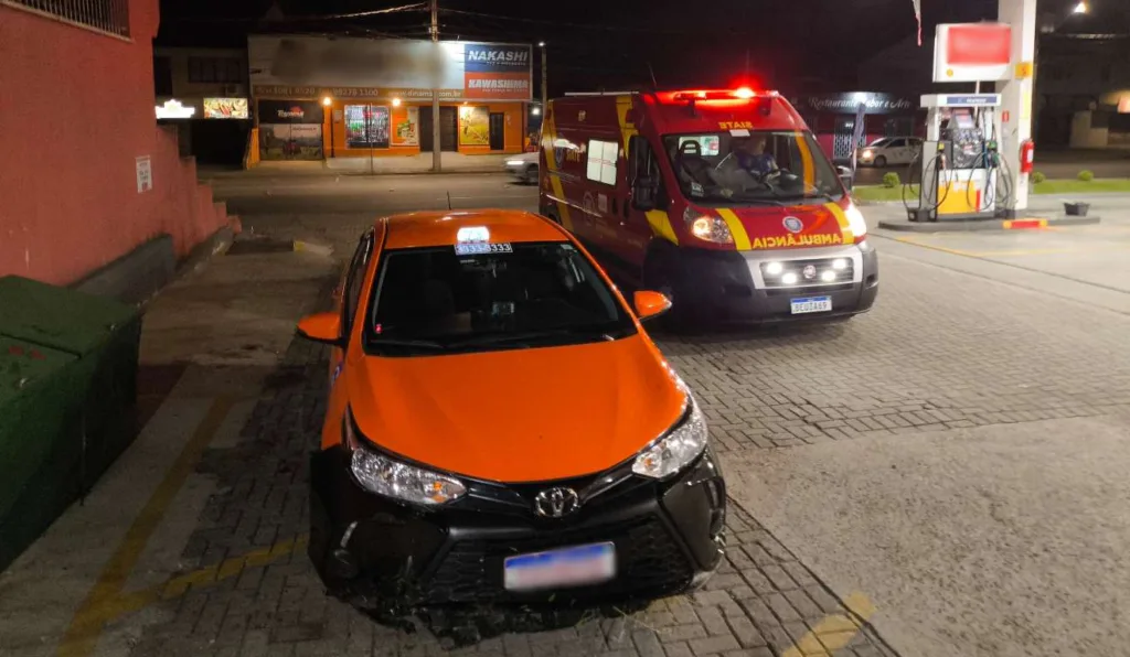 Taxista foi esfaqueado por falso cliente durante corrida em Curitiba 