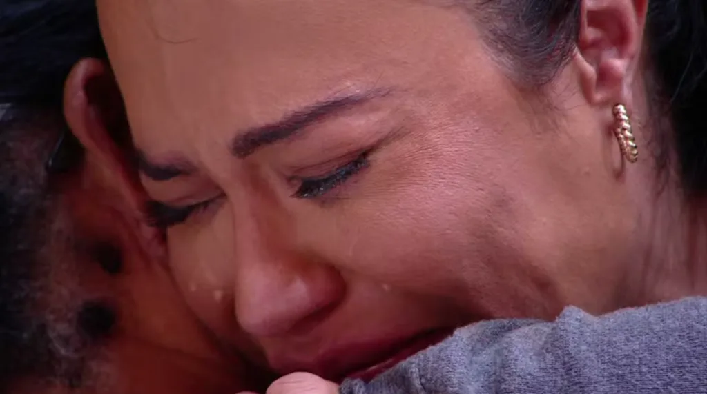 Gracyanne chora com história de vida no BBB 25 (Imagem: Reprodução)
