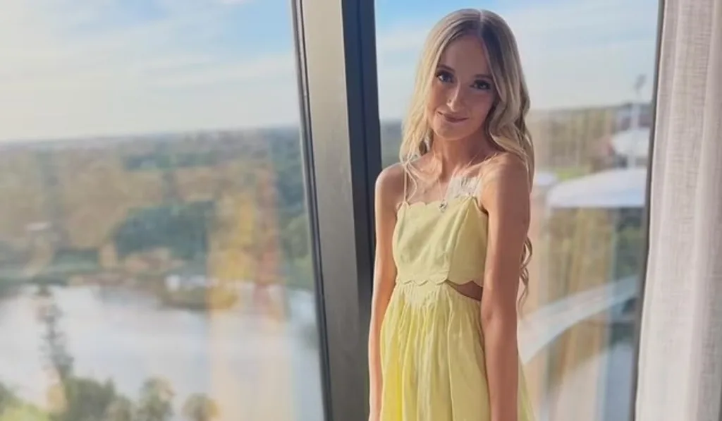 Jovem descobriu doença terminal rara e não consegue comer há 10 anos 