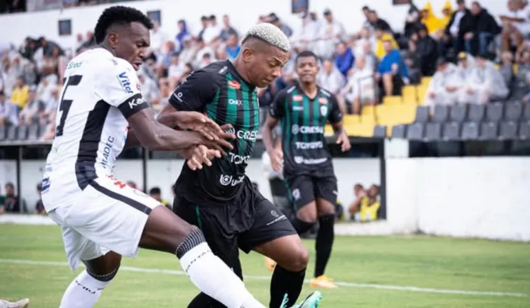 Lance de Operário x Maringá, pela primeira fase do Paranaense