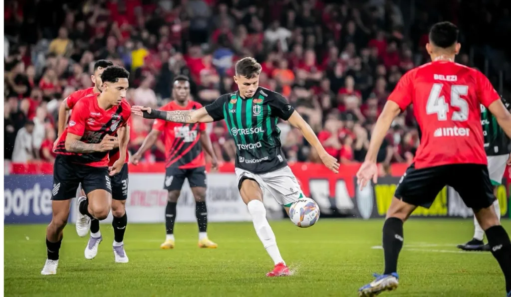 Moraes em Athletico x Maringá