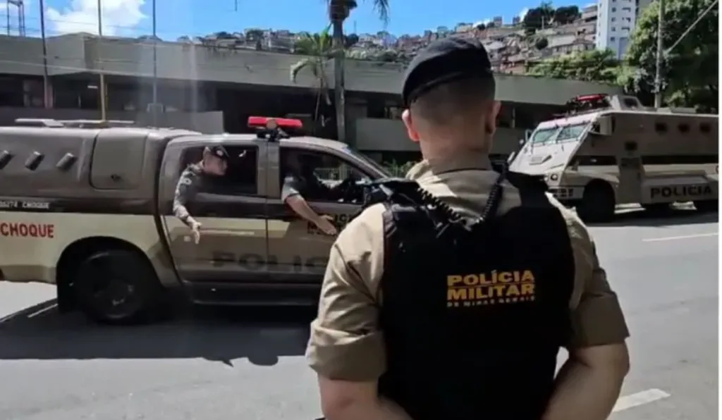 Suspeito em cadeira de rodas rouba carro de aplicativo e agride idoso