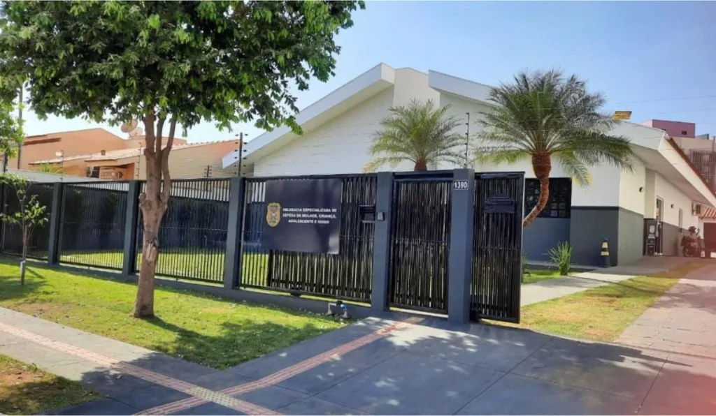 Pai é preso suspeito de estuprar a filha e estrangular o namorado dela