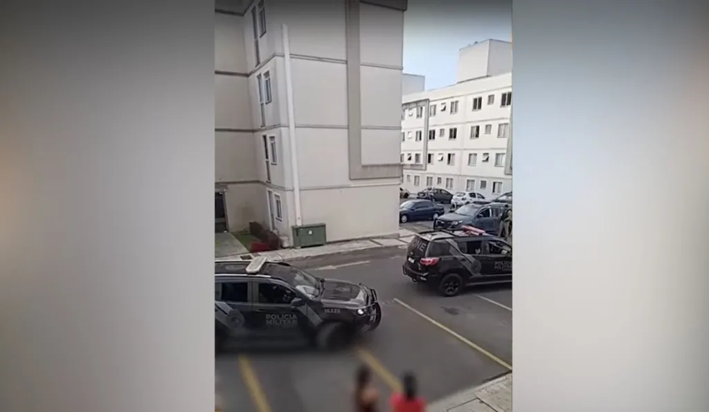 Suspeitos fogem para condomínio na Grande Curitiba e morrem em tiroteio com a PM