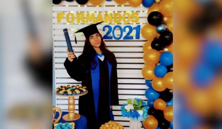 vitoria regina em foto de formatura