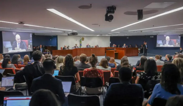 A Primeira Turma do Supremo Tribunal Federal (STF) durante julgamento nesta terça-feira (25)