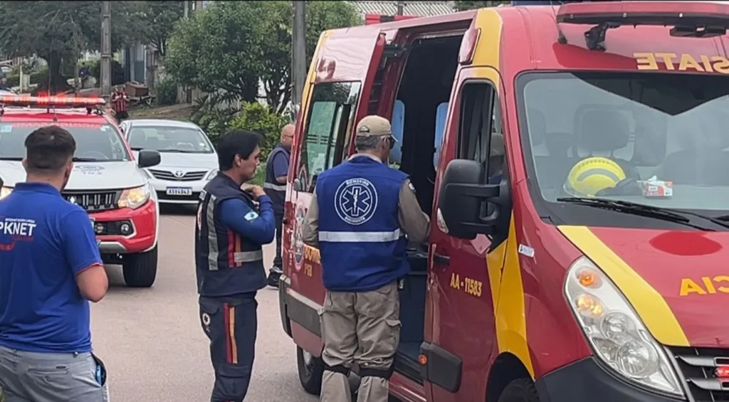 Fiação cai sobre jovem trabalhador e choque o deixa em estado grave em Curitiba